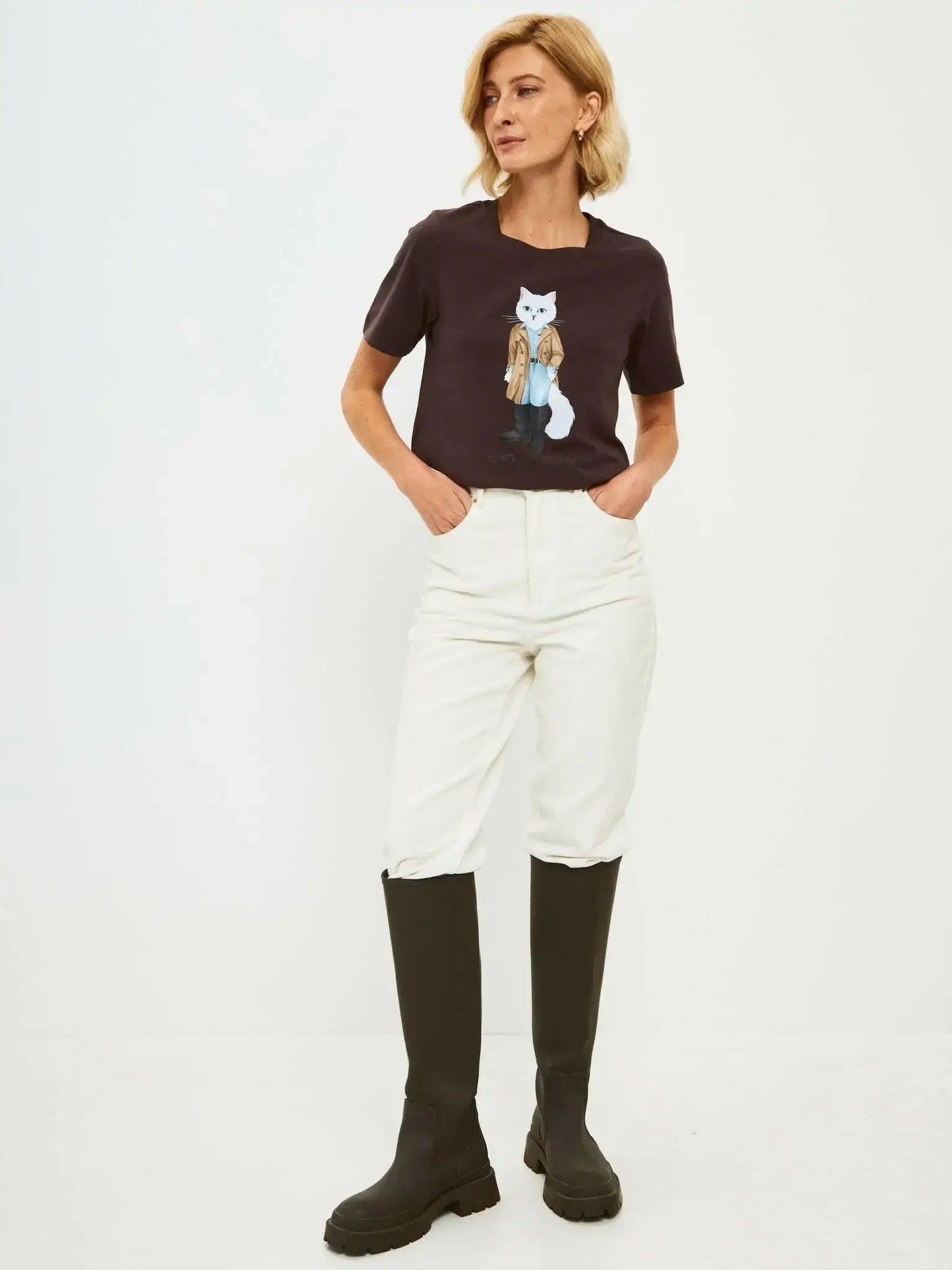 Printed T-shirt TRENCH COAT WHITE CAT - Maniita Lacitta