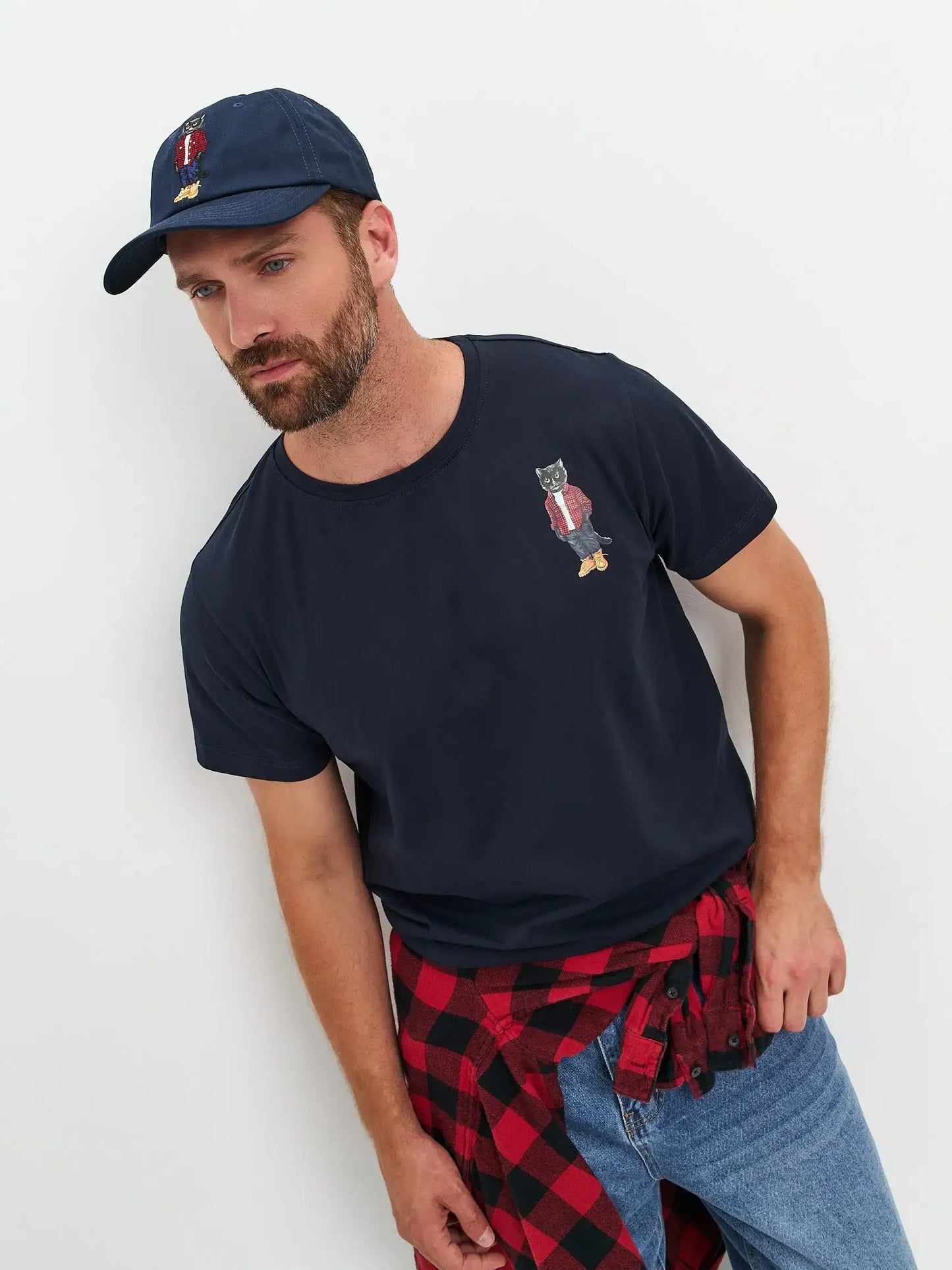 Set: men’s blue T-shirt with a mini print of a black COUNTRY CAT and a dark blue cap with Cat embroidery