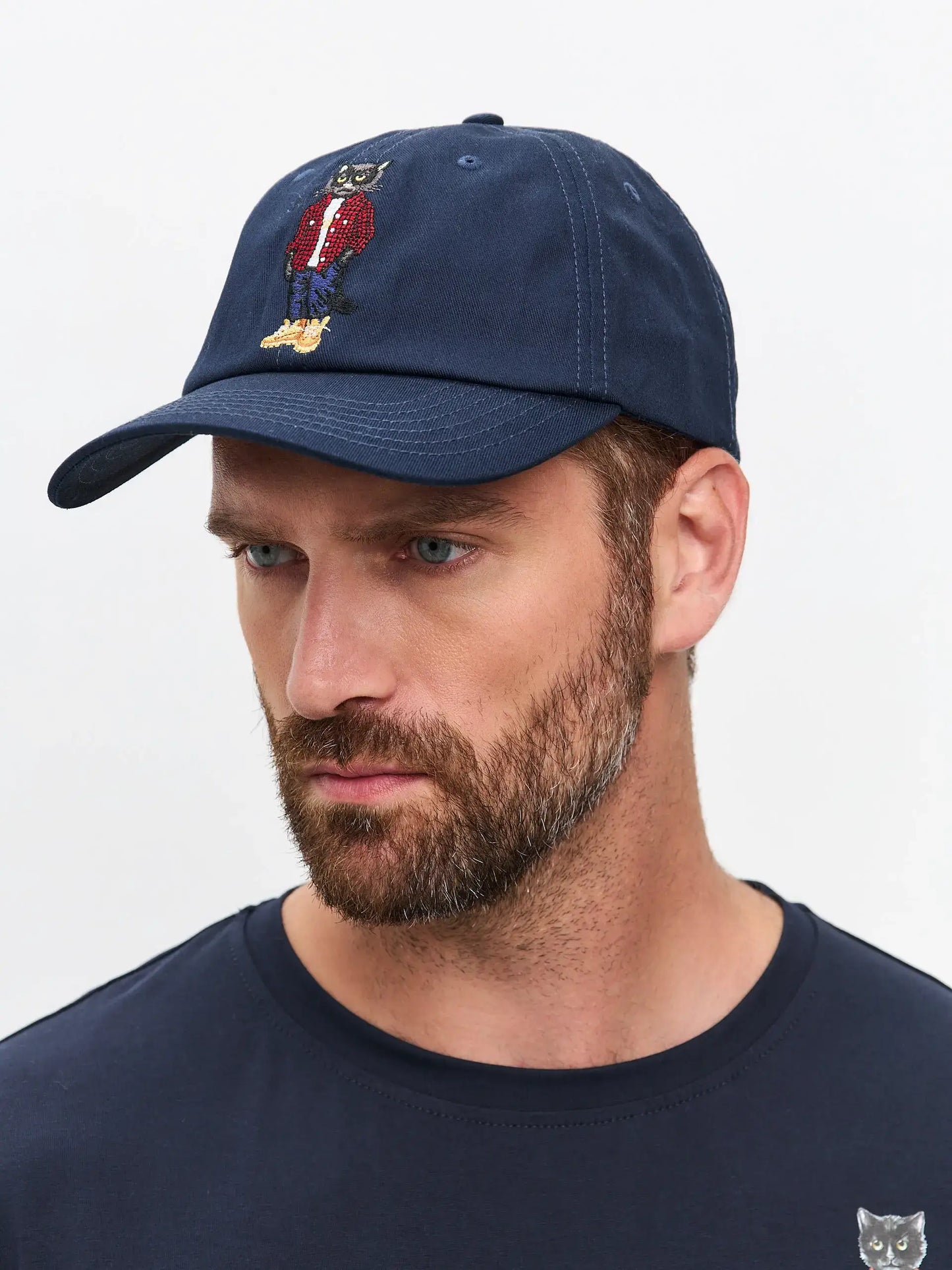 Set: men’s blue T-shirt with a mini print of a black COUNTRY CAT and a dark blue cap with Cat embroidery