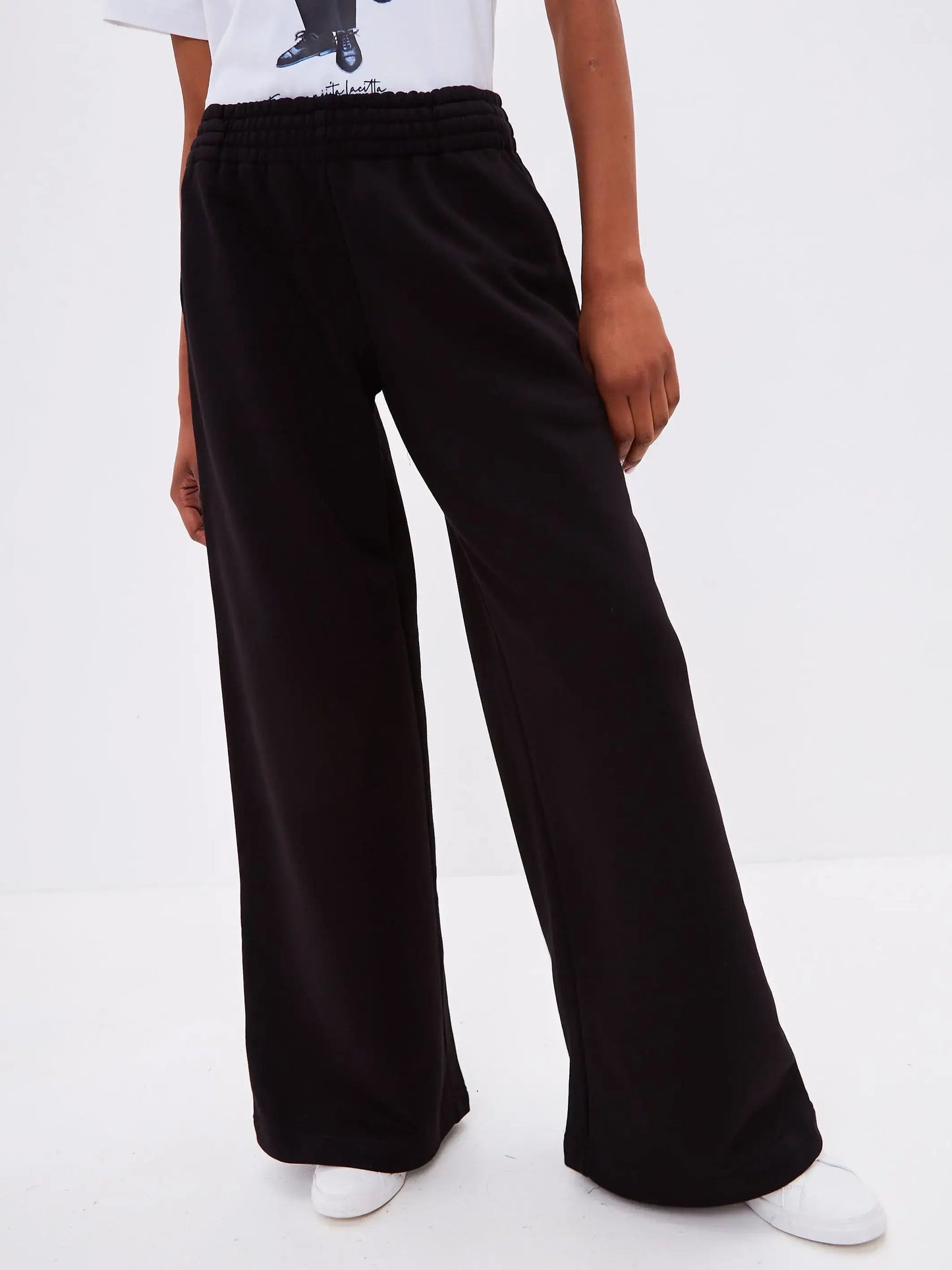Set: women’s black t-shirt and wide-leg sweatpants with print Sport Casual Cat
