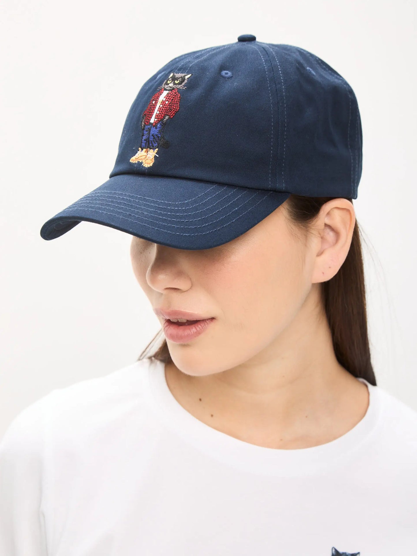 Set: women’s white t-shirt with a mini print of a country cat and a dark blue cap with cat embroidery - Funny Cat