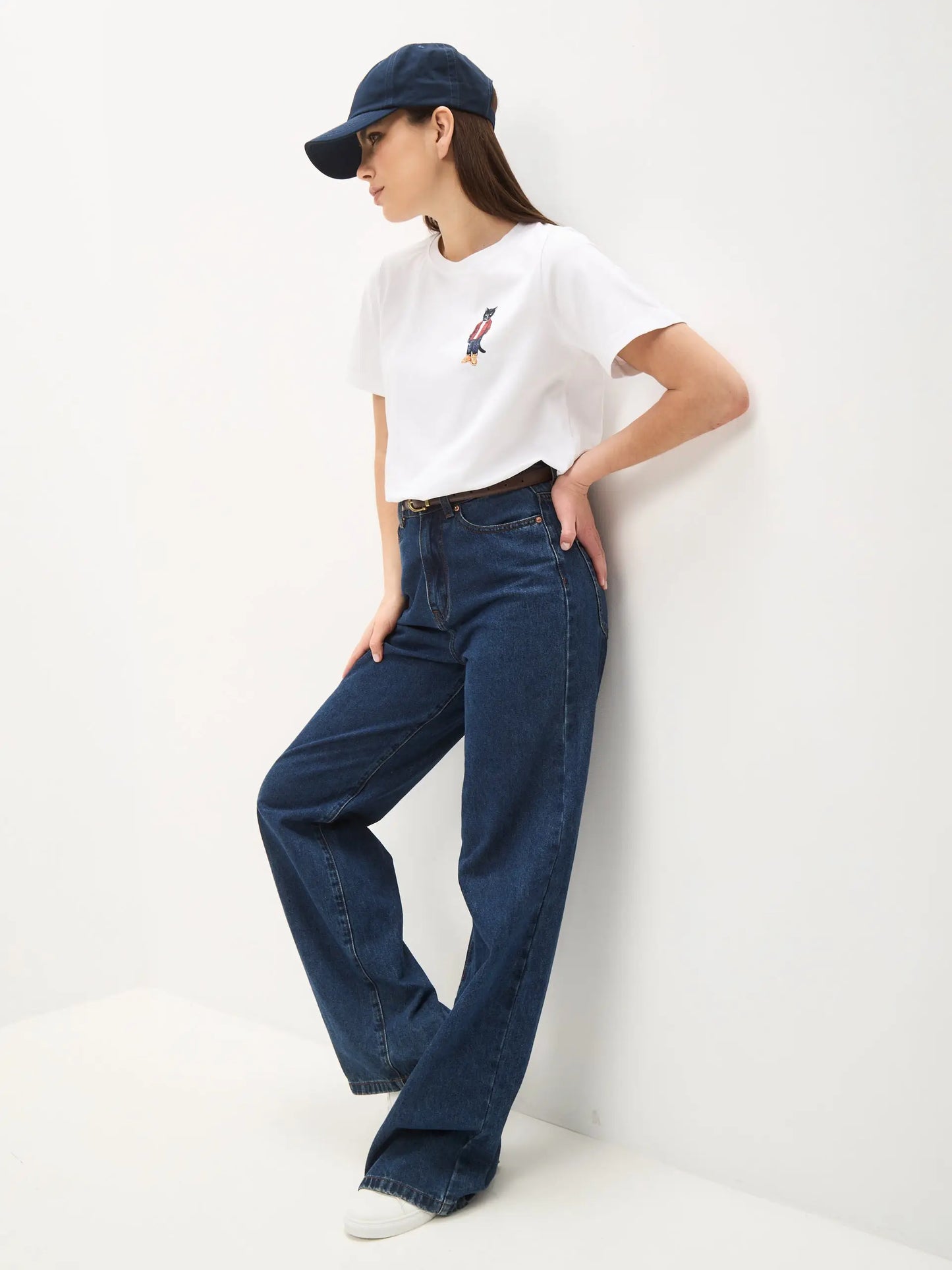 Set: women’s white t-shirt with a mini print of a country cat and a dark blue cap with cat embroidery - Funny Cat