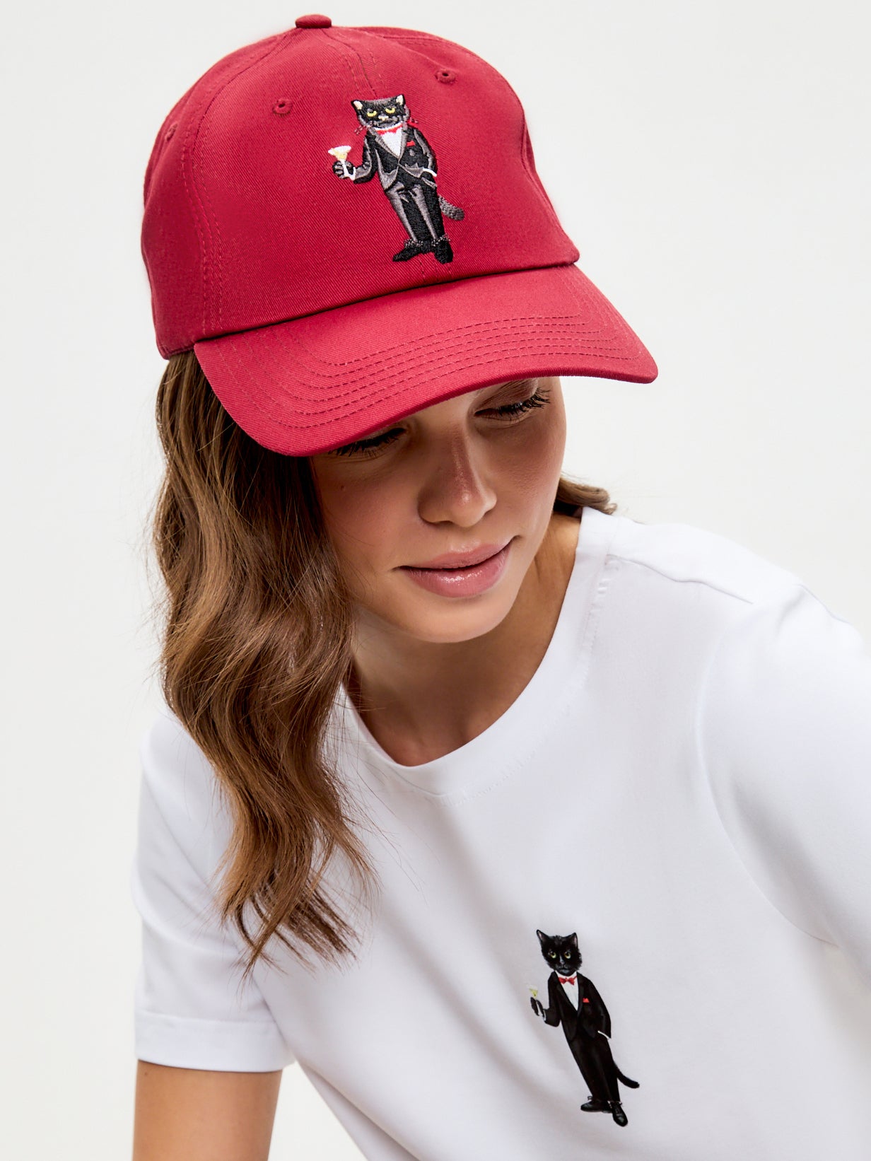 Set: women's white T-shirt with a mini print of a DANDY CAT and a dark red cap with Cat embroidery