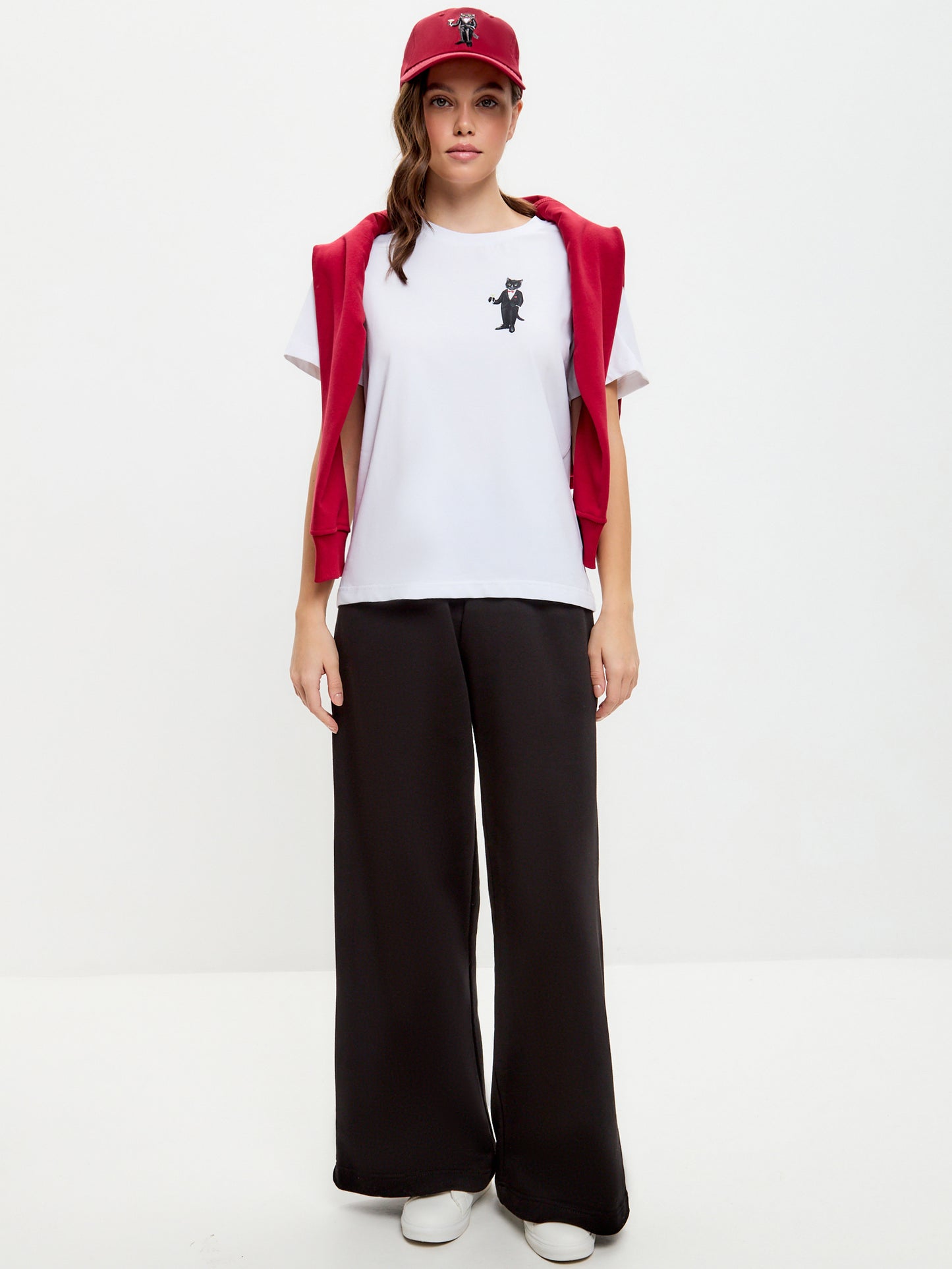 Set: women's white T-shirt with a mini print of a DANDY CAT and a dark red cap with Cat embroidery