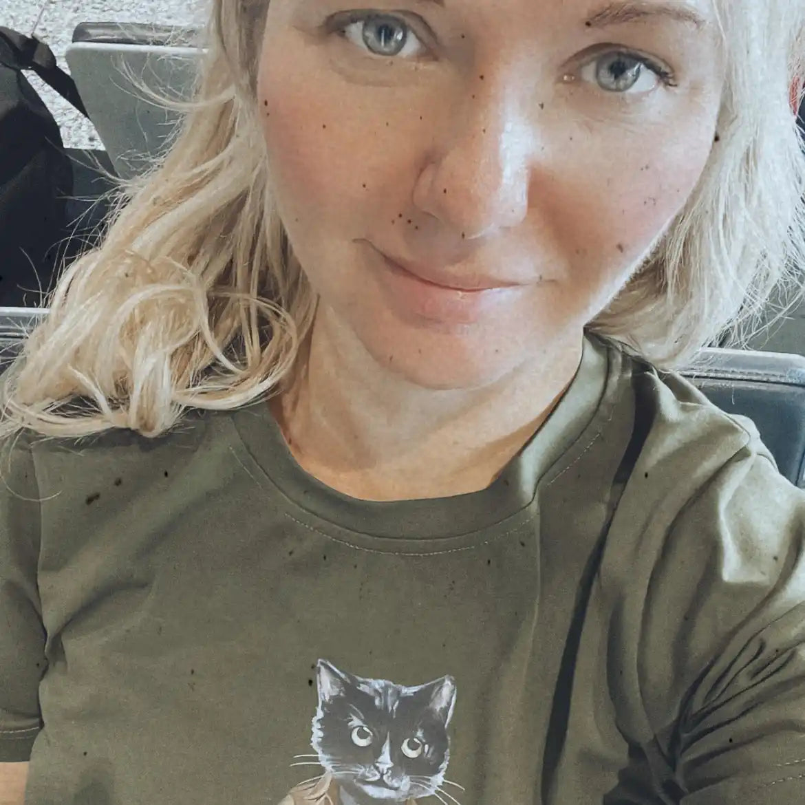Woman’s green cat t-shirt.